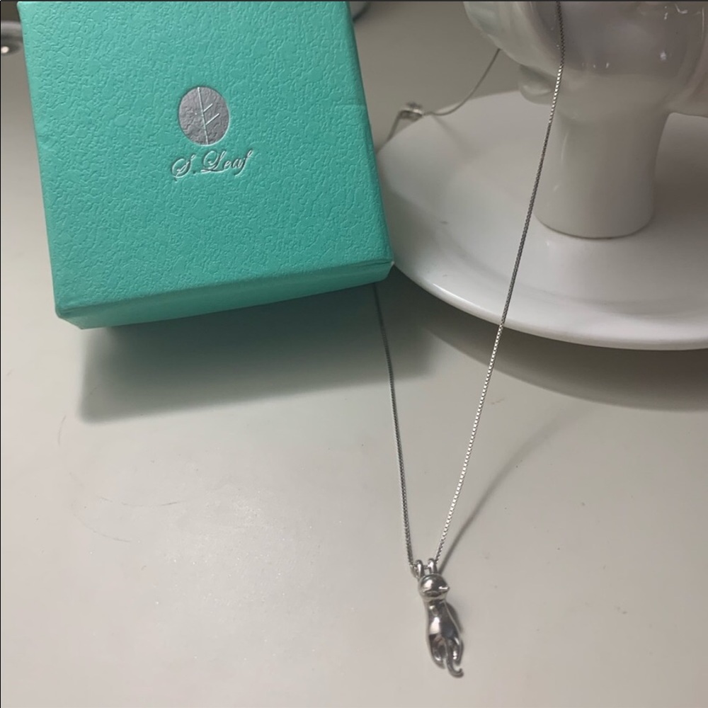 NWT S. Leaf Dainty Cat Necklace